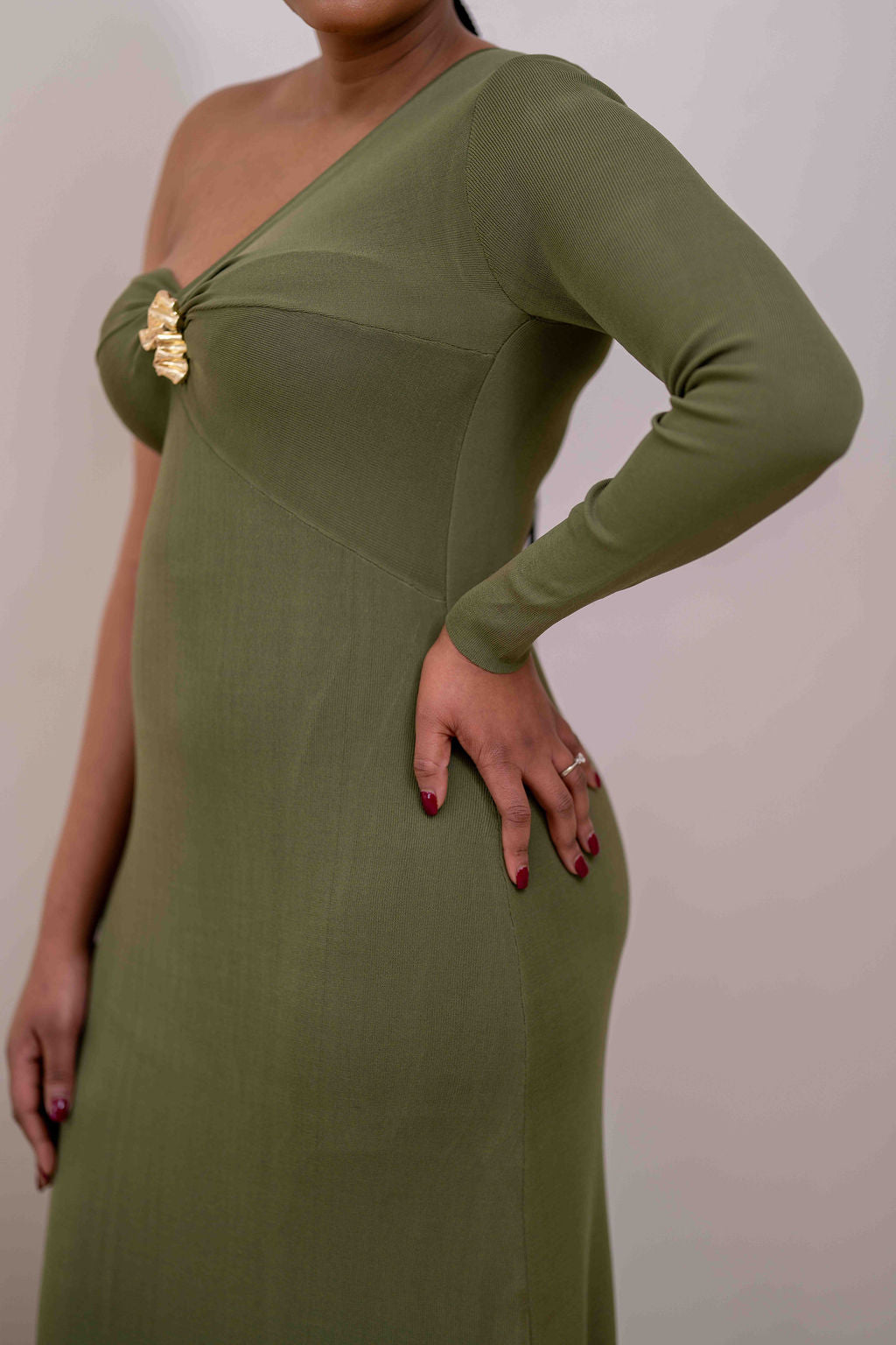 Asymmetric dress with metal brooch