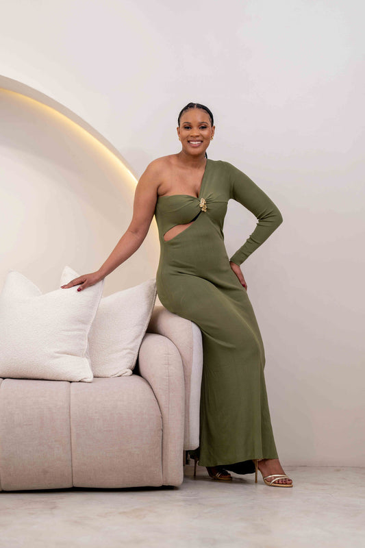 Asymmetric dress with metal brooch